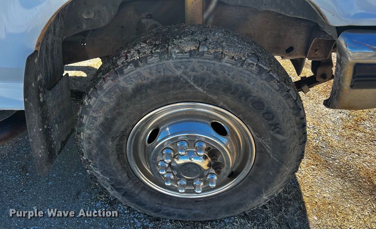 image for item ID9746 1997 Ford F450 Super Duty  utility / service truck