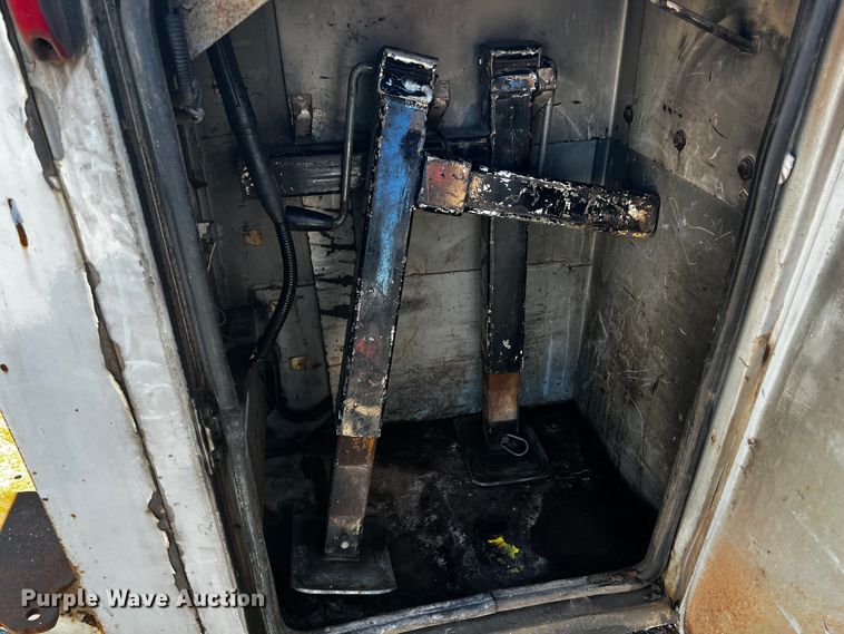 image for item ID9746 1997 Ford F450 Super Duty  utility / service truck