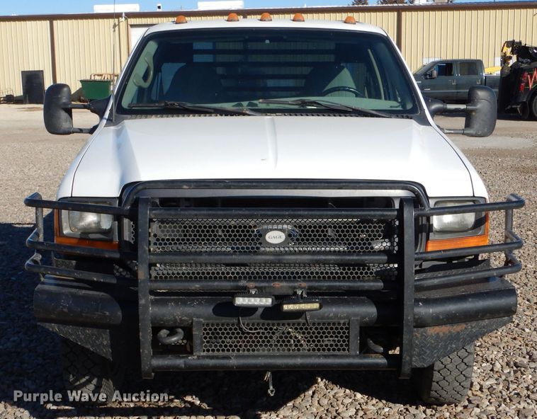 image for item IE9642 2000 Ford F550 Super Duty XL  flatbed truck