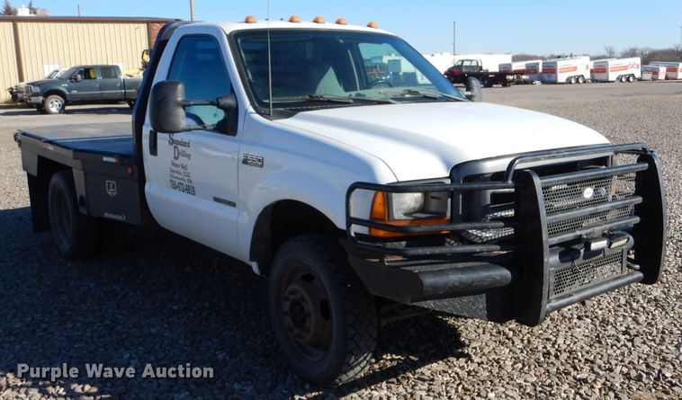 image for item IE9642 2000 Ford F550 Super Duty XL  flatbed truck