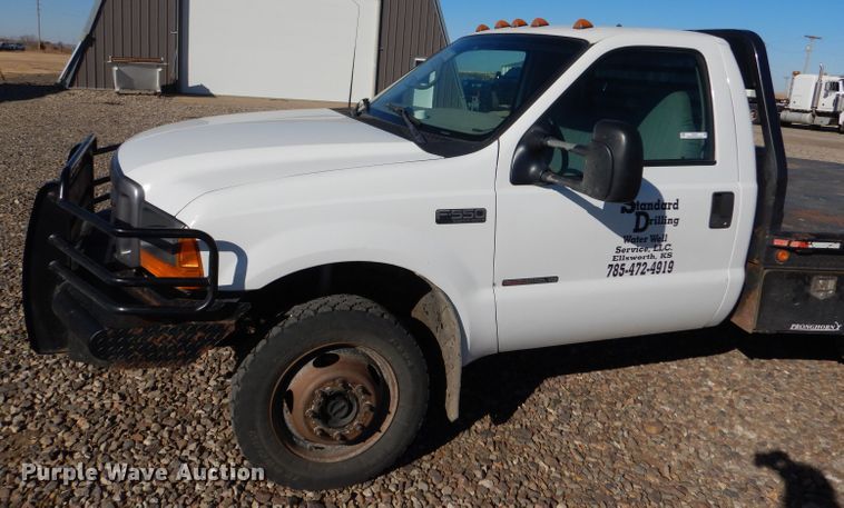 image for item IE9642 2000 Ford F550 Super Duty XL  flatbed truck