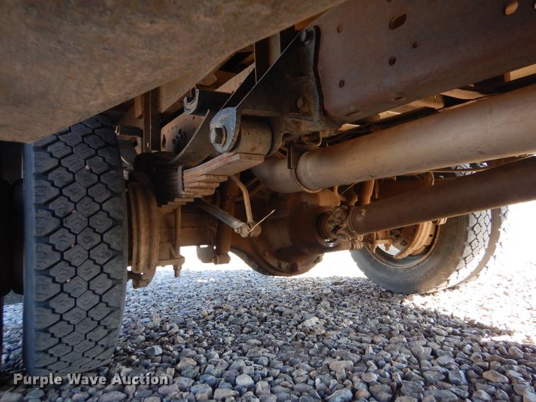 image for item IE9642 2000 Ford F550 Super Duty XL  flatbed truck