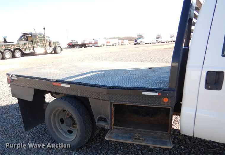 image for item IE9642 2000 Ford F550 Super Duty XL  flatbed truck