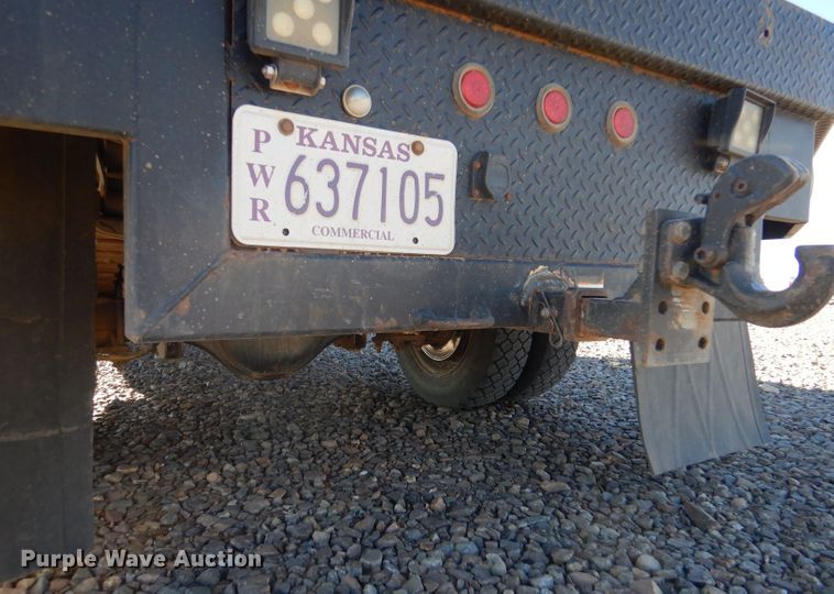 image for item IE9642 2000 Ford F550 Super Duty XL  flatbed truck