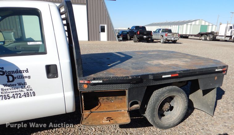 image for item IE9642 2000 Ford F550 Super Duty XL  flatbed truck