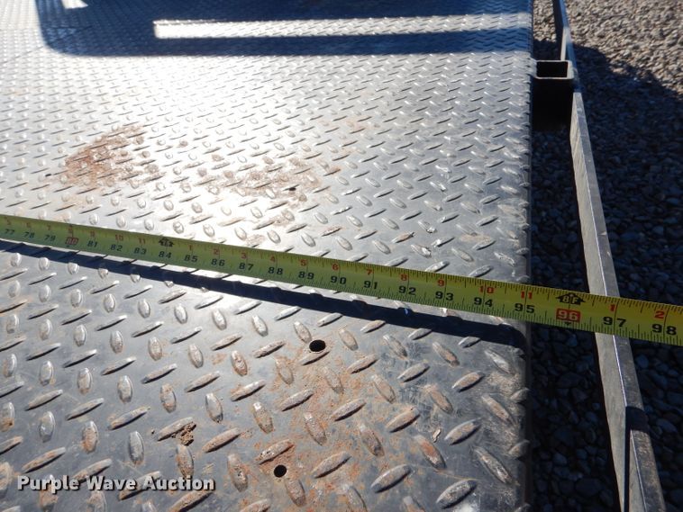 image for item IE9642 2000 Ford F550 Super Duty XL  flatbed truck