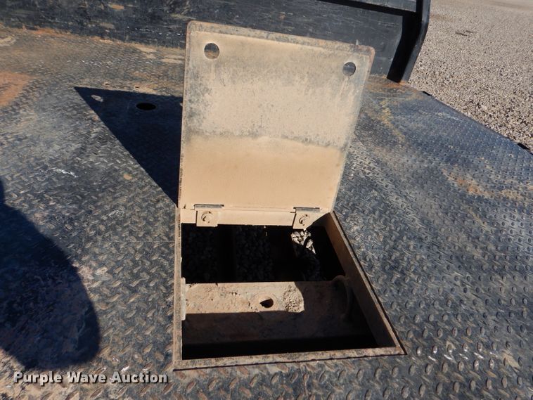 image for item IE9642 2000 Ford F550 Super Duty XL  flatbed truck