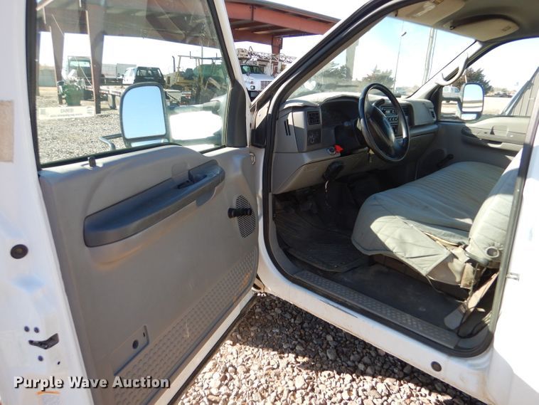 image for item IE9642 2000 Ford F550 Super Duty XL  flatbed truck