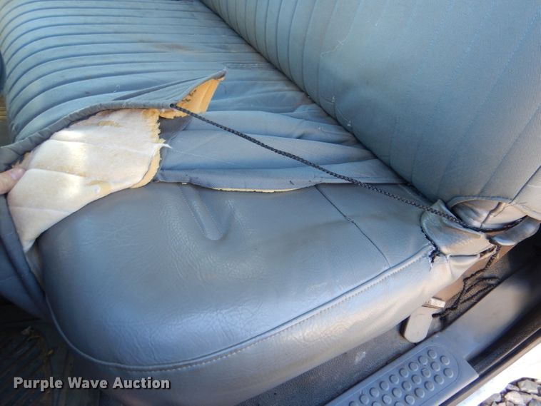 image for item IE9642 2000 Ford F550 Super Duty XL  flatbed truck