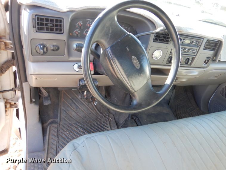 image for item IE9642 2000 Ford F550 Super Duty XL  flatbed truck