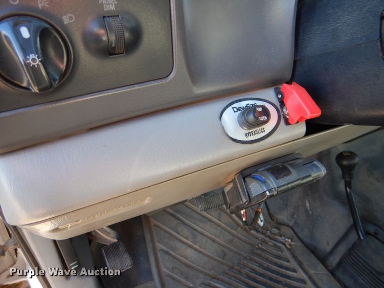 image for item IE9642 2000 Ford F550 Super Duty XL  flatbed truck