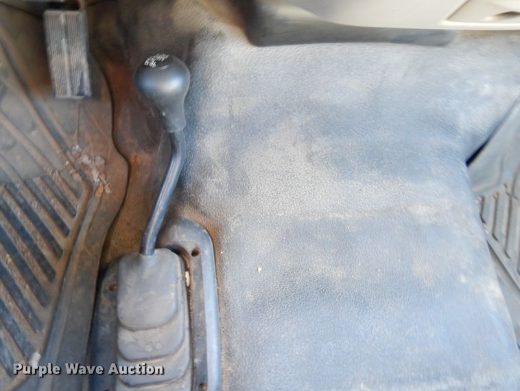 image for item IE9642 2000 Ford F550 Super Duty XL  flatbed truck