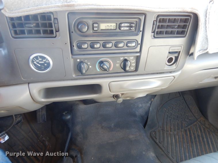 image for item IE9642 2000 Ford F550 Super Duty XL  flatbed truck