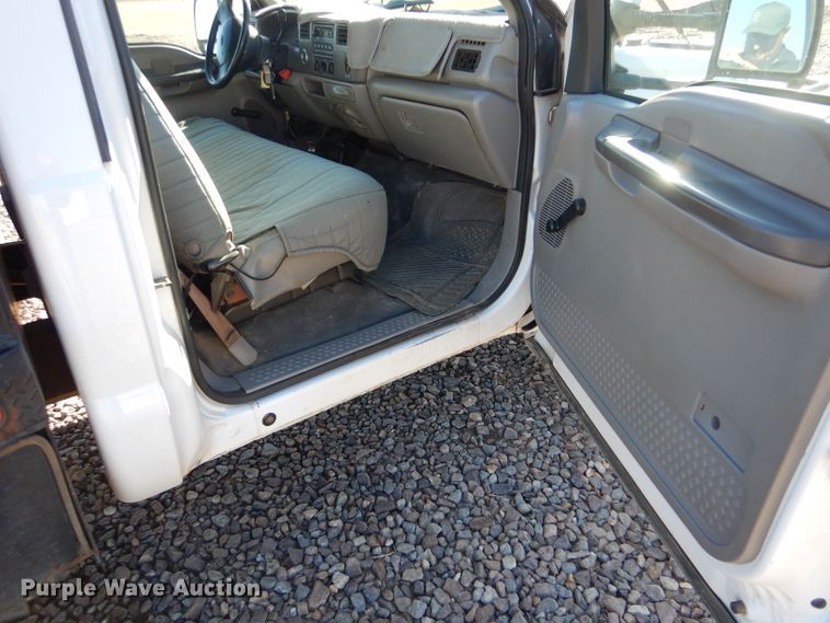 image for item IE9642 2000 Ford F550 Super Duty XL  flatbed truck