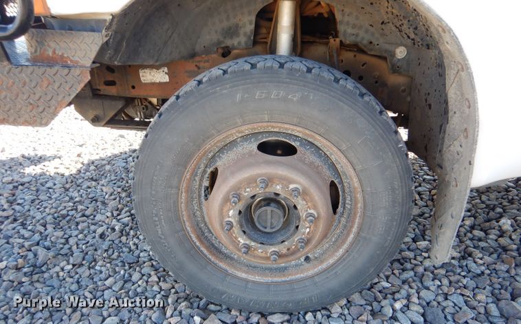 image for item IE9642 2000 Ford F550 Super Duty XL  flatbed truck