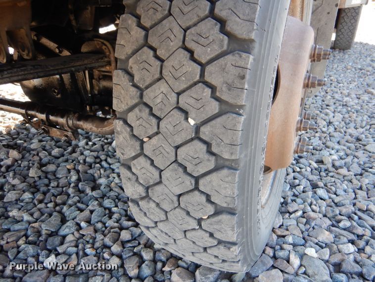 image for item IE9642 2000 Ford F550 Super Duty XL  flatbed truck