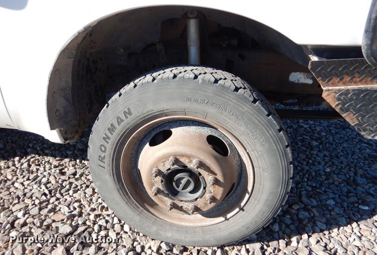 image for item IE9642 2000 Ford F550 Super Duty XL  flatbed truck