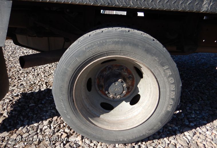 image for item IE9642 2000 Ford F550 Super Duty XL  flatbed truck