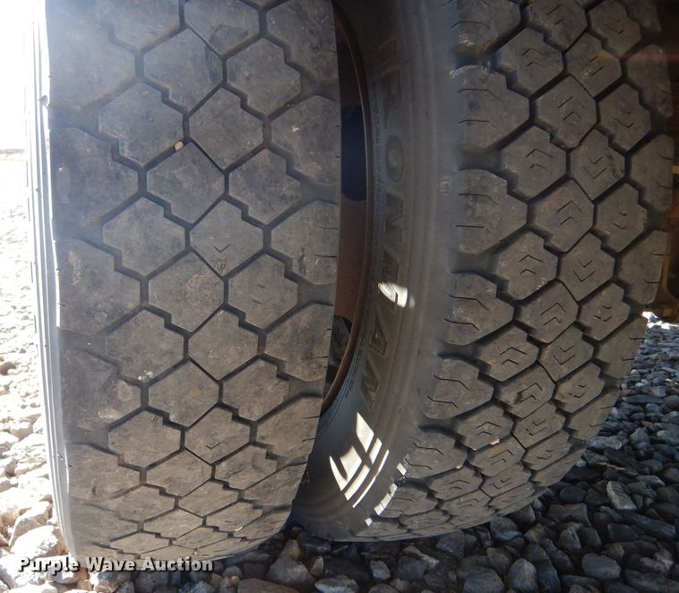 image for item IE9642 2000 Ford F550 Super Duty XL  flatbed truck