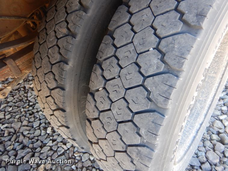 image for item IE9642 2000 Ford F550 Super Duty XL  flatbed truck