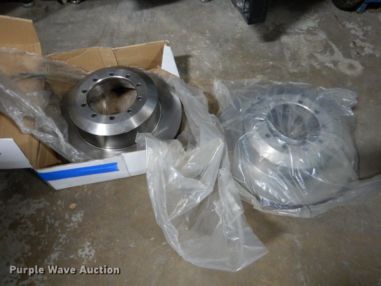 image for item IE9642 2000 Ford F550 Super Duty XL  flatbed truck