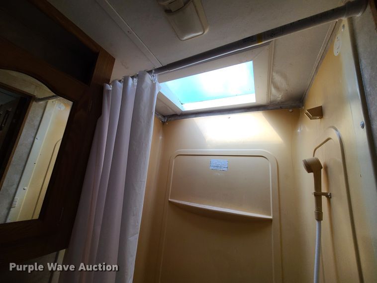 image for item IF9303 2005 Keystone Sprinter 259RBS  camper