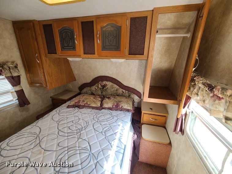 image for item IF9303 2005 Keystone Sprinter 259RBS  camper