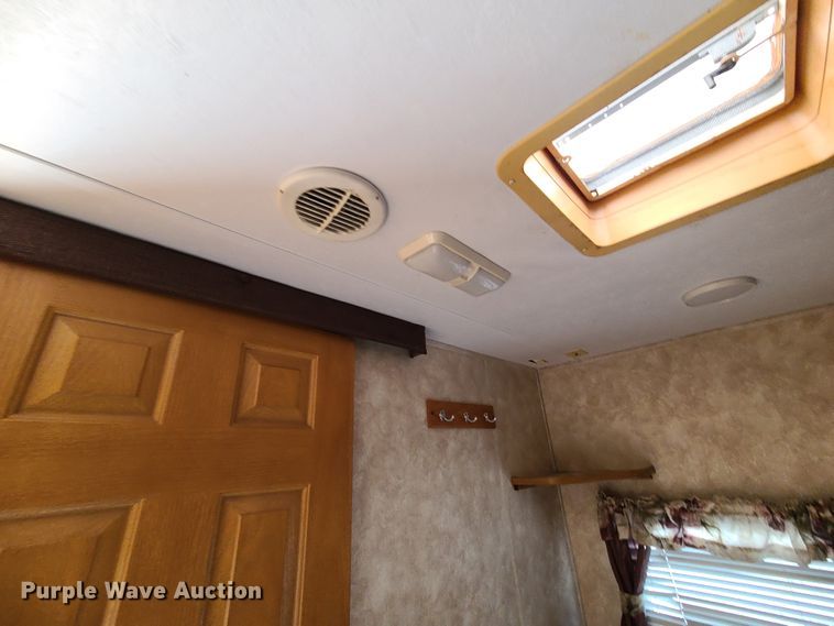 image for item IF9303 2005 Keystone Sprinter 259RBS  camper