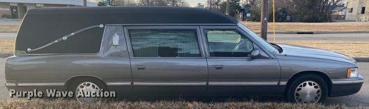 image for item IG9568 1998 Cadillac Krystal Koach  hearse