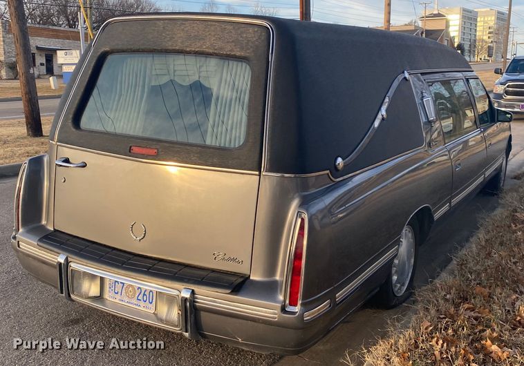 image for item IG9568 1998 Cadillac Krystal Koach  hearse