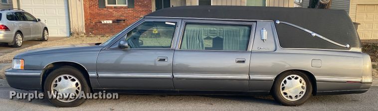 image for item IG9568 1998 Cadillac Krystal Koach  hearse