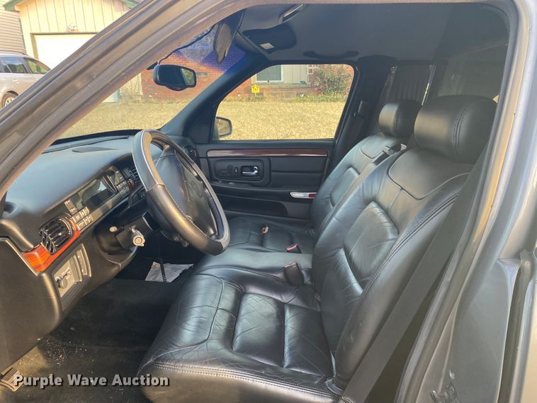 image for item IG9568 1998 Cadillac Krystal Koach  hearse