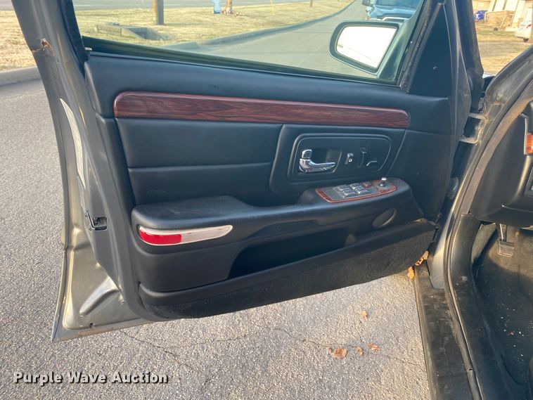 image for item IG9568 1998 Cadillac Krystal Koach  hearse