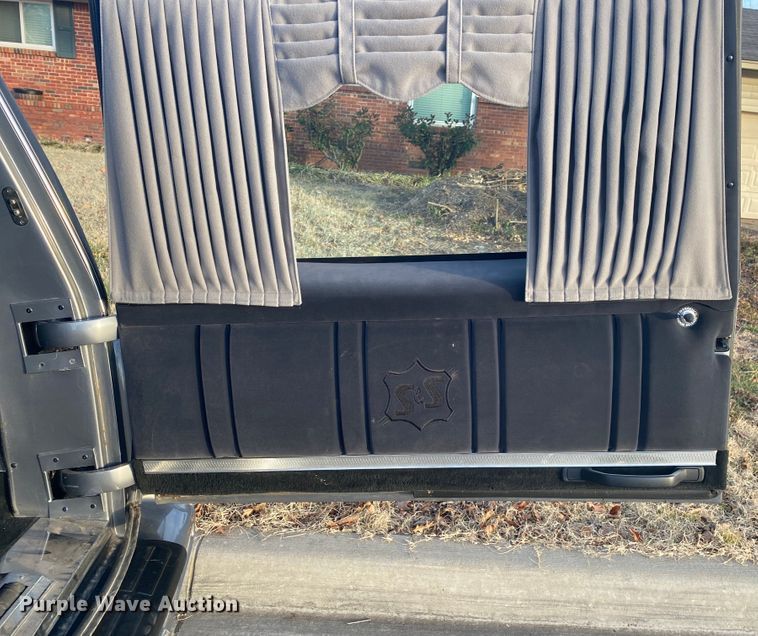 image for item IG9568 1998 Cadillac Krystal Koach  hearse