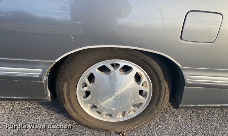 image for item IG9568 1998 Cadillac Krystal Koach  hearse