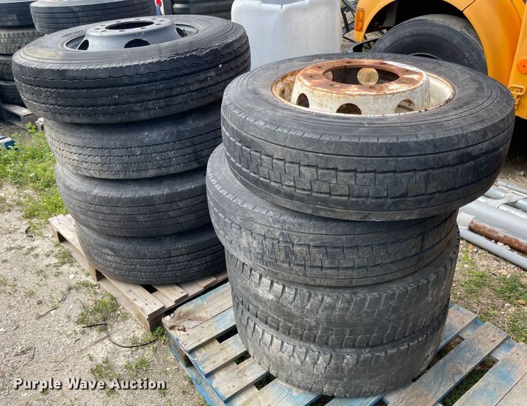 image for item IJ9704 (8) tires and wheels