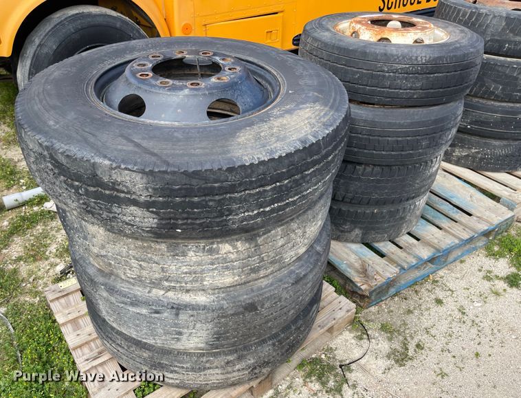 image for item IJ9704 (8) tires and wheels