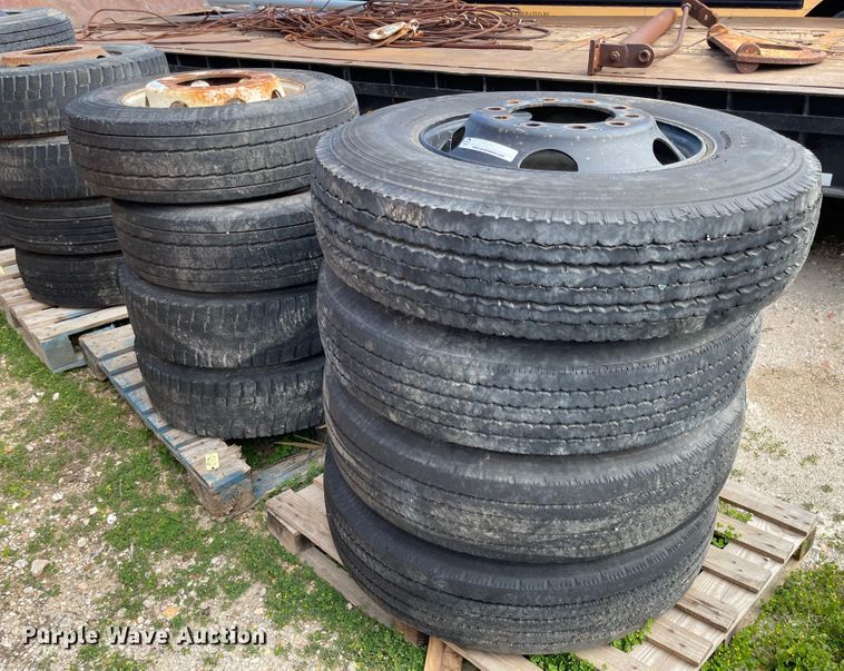 image for item IJ9704 (8) tires and wheels