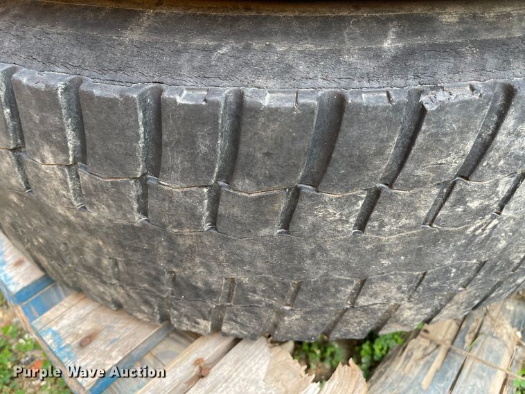 image for item IJ9704 (8) tires and wheels