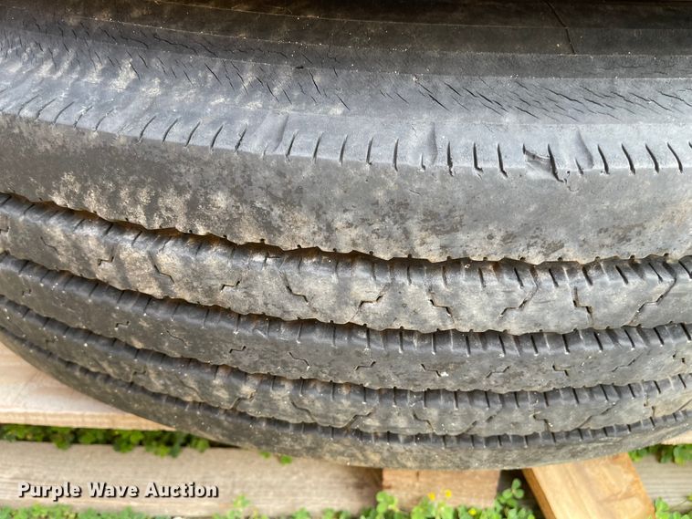 image for item IJ9704 (8) tires and wheels