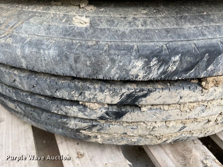 image for item IJ9706 (8) tires and wheels