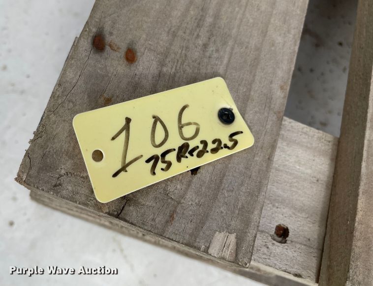 image for item IJ9706 (8) tires and wheels