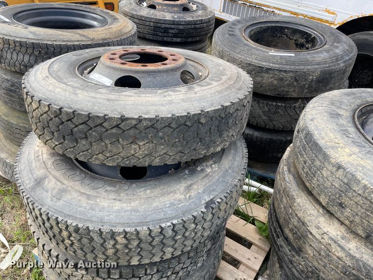 image for item IJ9707 (8) tires and wheels