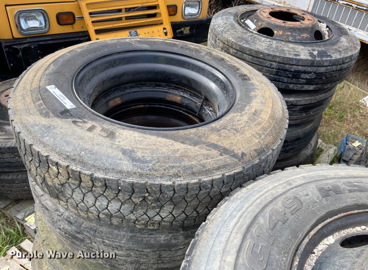 image for item IJ9708 (8) tires and wheels