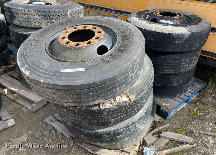 image for item IJ9709 (8) 11R22.5 tires and wheels