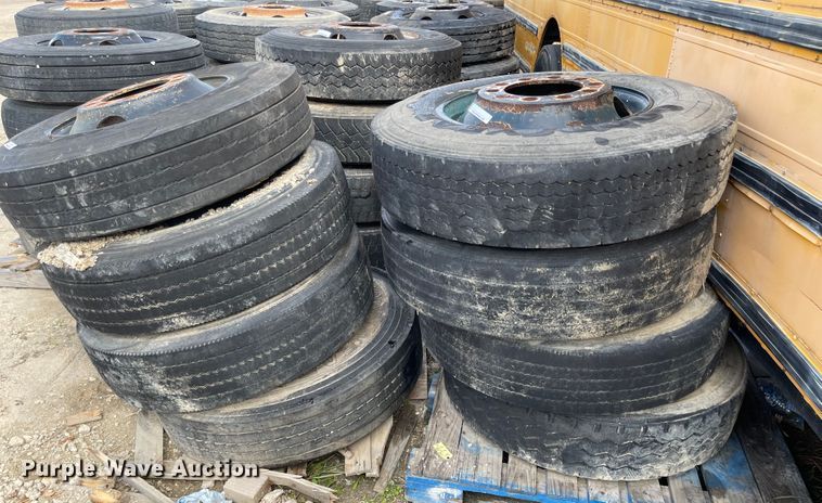 image for item IJ9709 (8) 11R22.5 tires and wheels