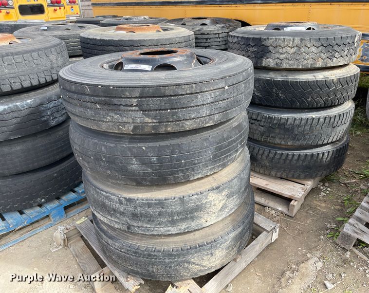 image for item IJ9710 (8) tires and wheels