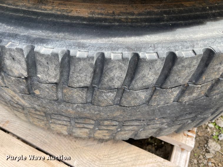 image for item IJ9710 (8) tires and wheels