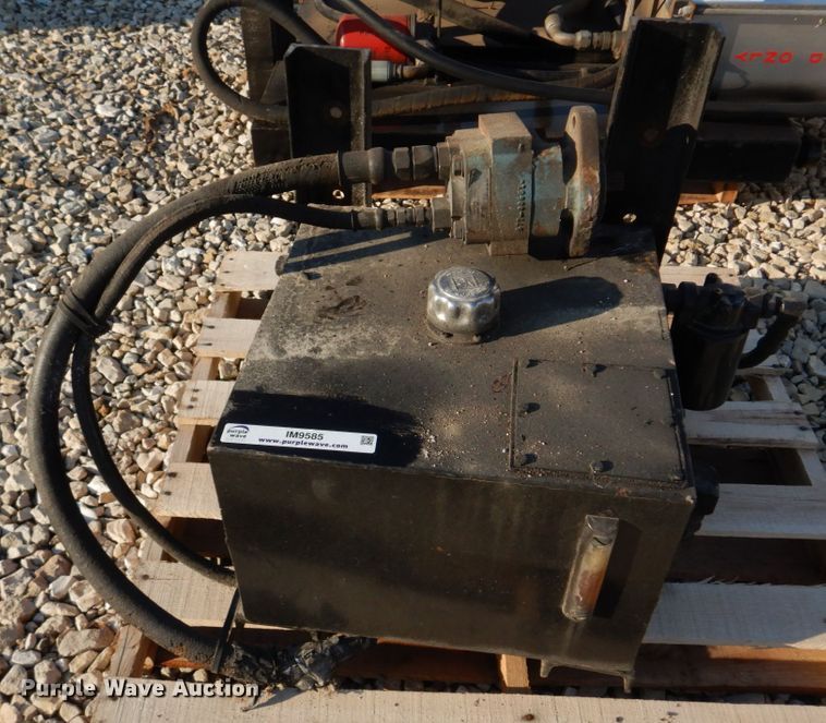 image for item IM9585 Hydraulic tank