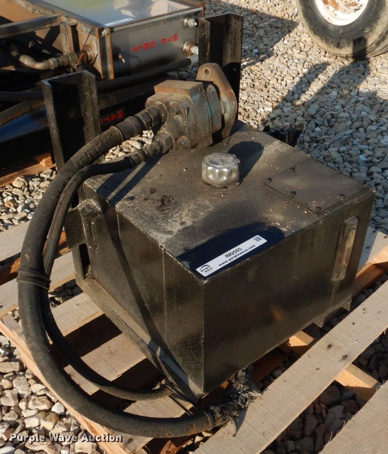image for item IM9585 Hydraulic tank